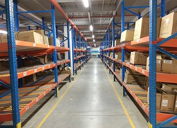影响货架使用寿命的主要因素有哪些？库房重型货架厂家解析