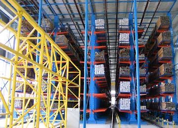 10米高的悬臂货架怎么取货？重型货架定做厂家解析
