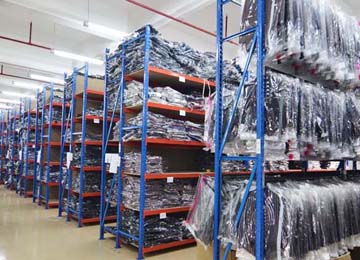 衣服工厂仓库货架可以挂存吗？