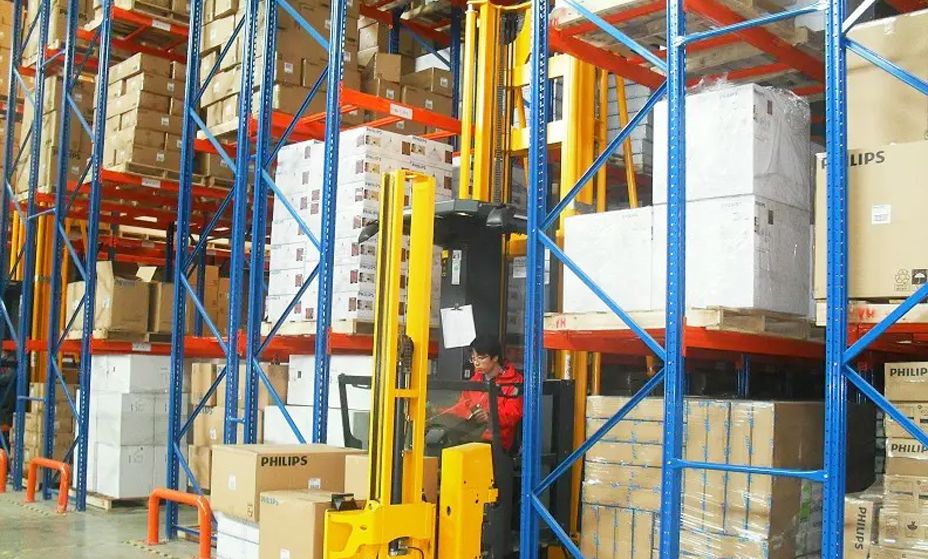 高密度存储,实现“货找人”式拣货 高密度存储,实现“货找人”式拣货