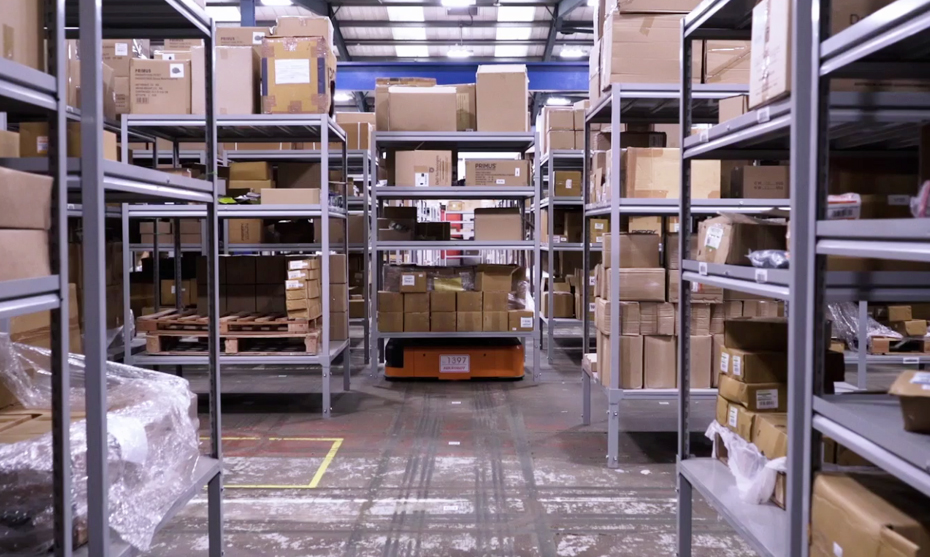 高密度存储,实现“货找人”式拣货 高密度存储,实现“货找人”式拣货